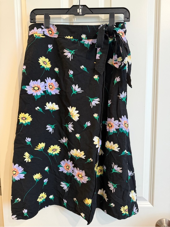 LOFT Dresses & Skirts - Loft linen blend black floral skirt, size 8